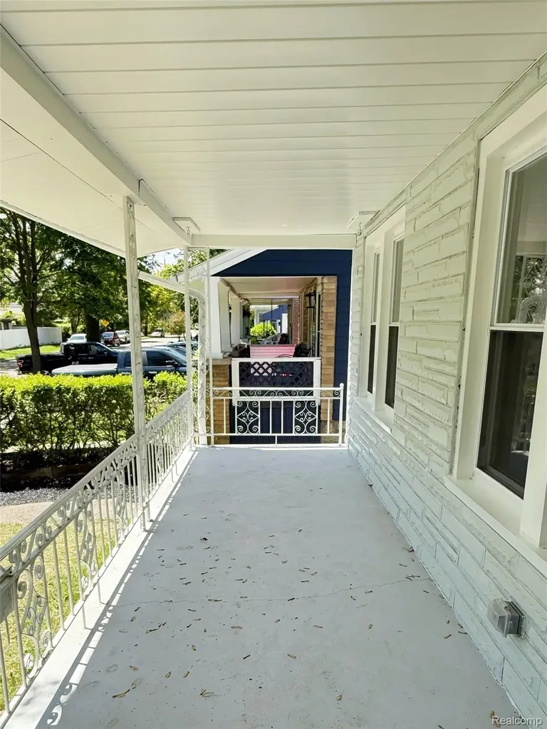 266 W Bennett Avenue Ferndale City MI 48220