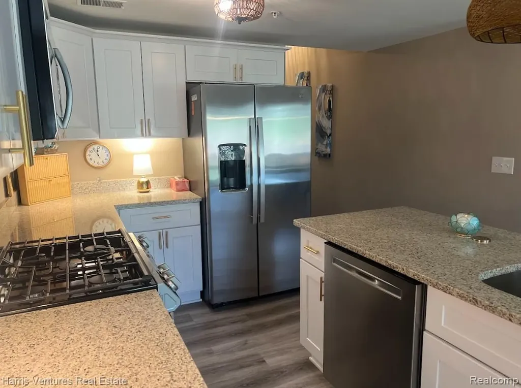 16605 Savor Lane Clinton Charter Township MI 48035