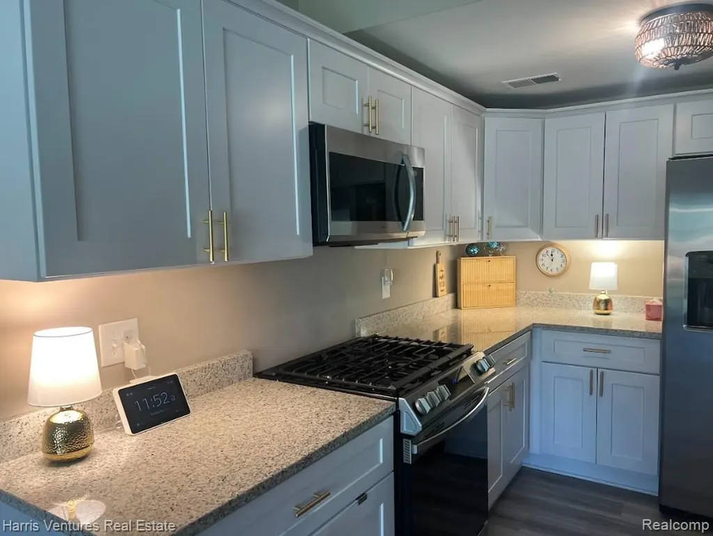 16605 Savor Lane Clinton Charter Township MI 48035