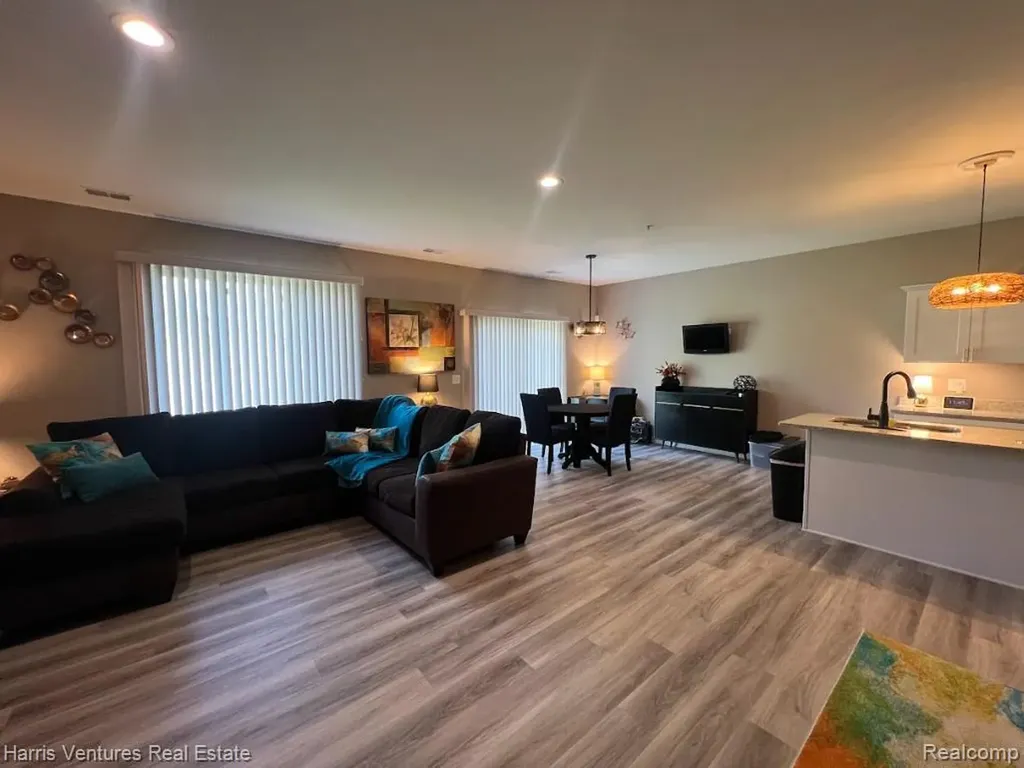 16605 Savor Lane Clinton Charter Township MI 48035