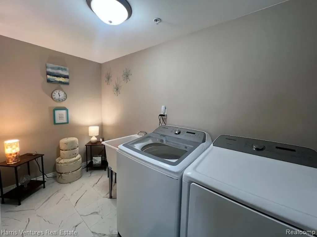 16605 Savor Lane Clinton Charter Township MI 48035