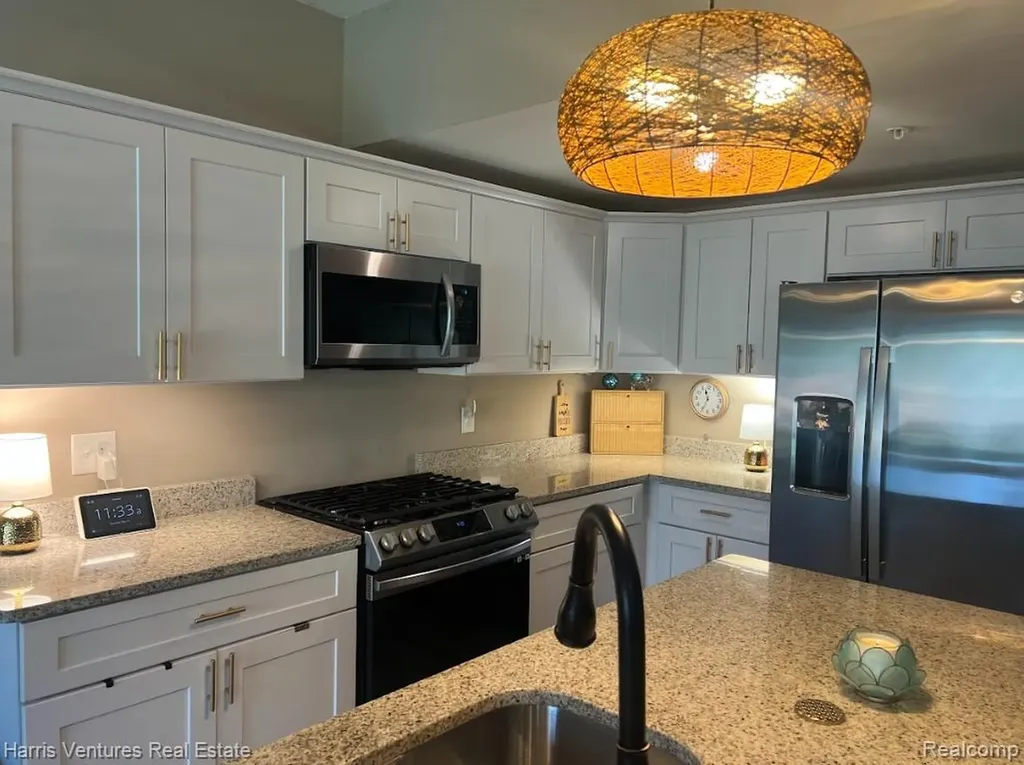 16605 Savor Lane Clinton Charter Township MI 48035