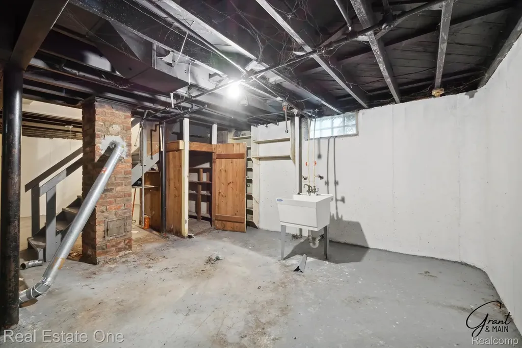 19439 W Chicago Street Detroit City MI 48228