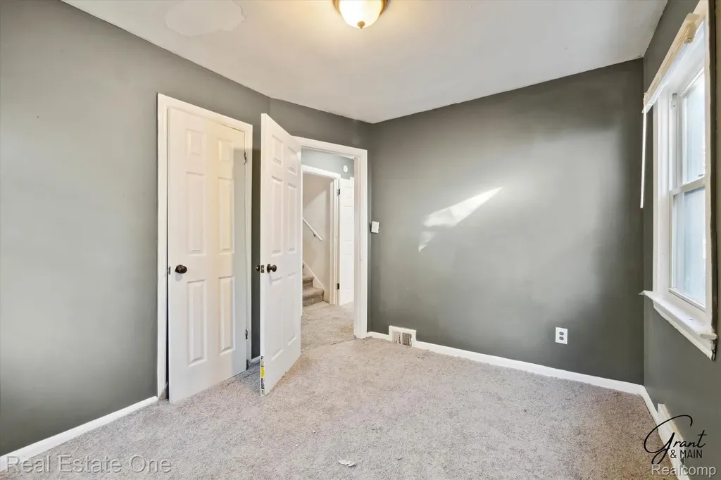 19439 W Chicago Street Detroit City MI 48228