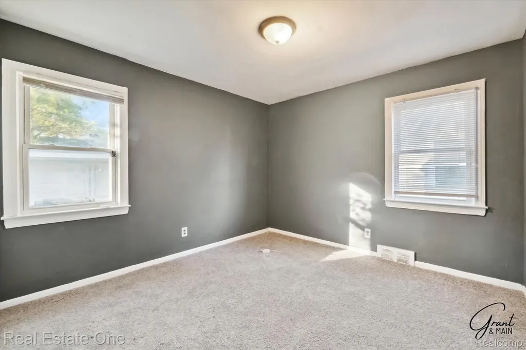 19439 W Chicago Street Detroit City MI 48228