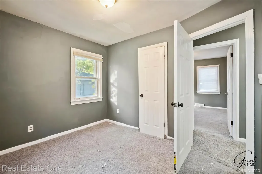 19439 W Chicago Street Detroit City MI 48228