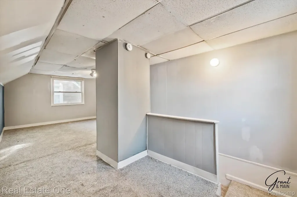 19439 W Chicago Street Detroit City MI 48228