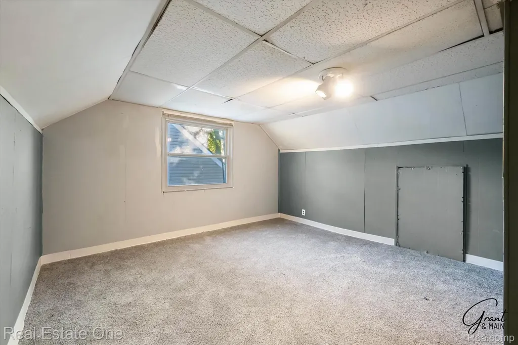 19439 W Chicago Street Detroit City MI 48228