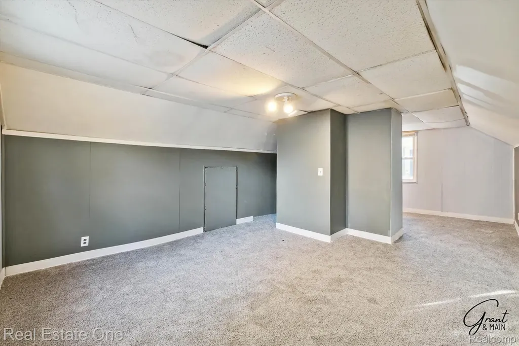 19439 W Chicago Street Detroit City MI 48228