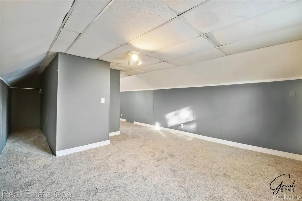 19439 W Chicago Street Detroit City MI 48228