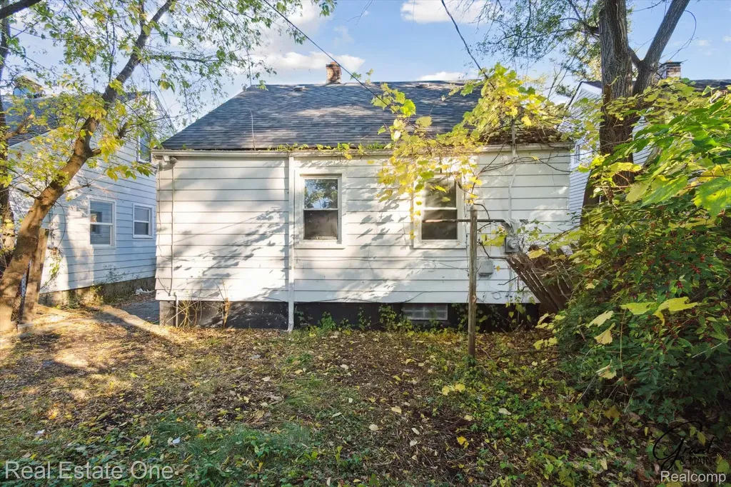 19439 W Chicago Street Detroit City MI 48228