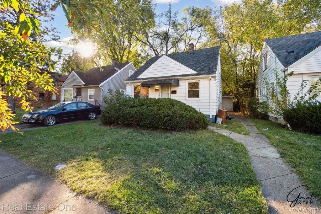 19439 W Chicago Street Detroit City MI 48228