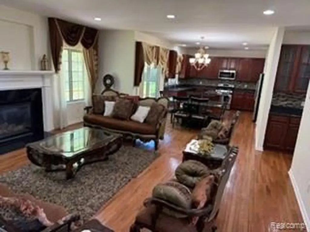 4853 Vinewood Drive Sterling Heights City MI 48314