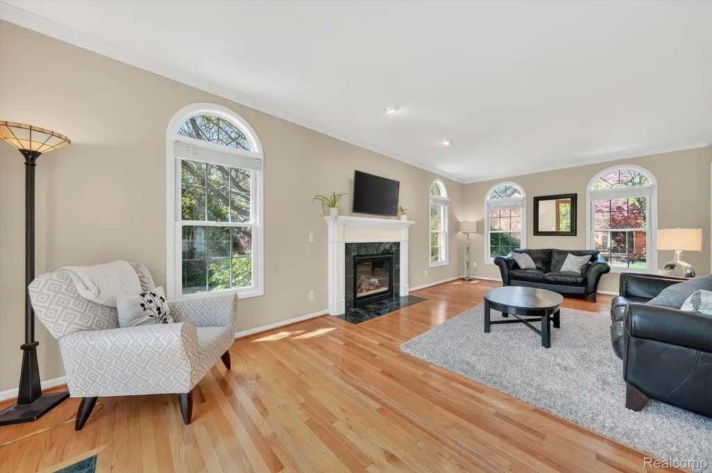 1112 Vernier Road Grosse Pointe Woods City MI 48236