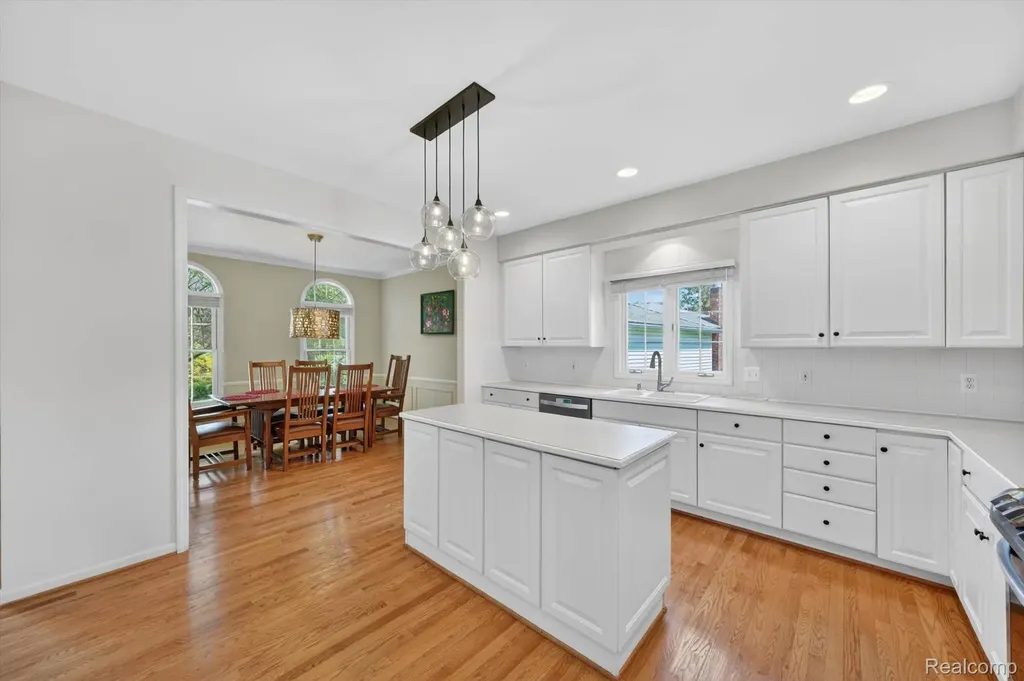 1112 Vernier Road Grosse Pointe Woods City MI 48236