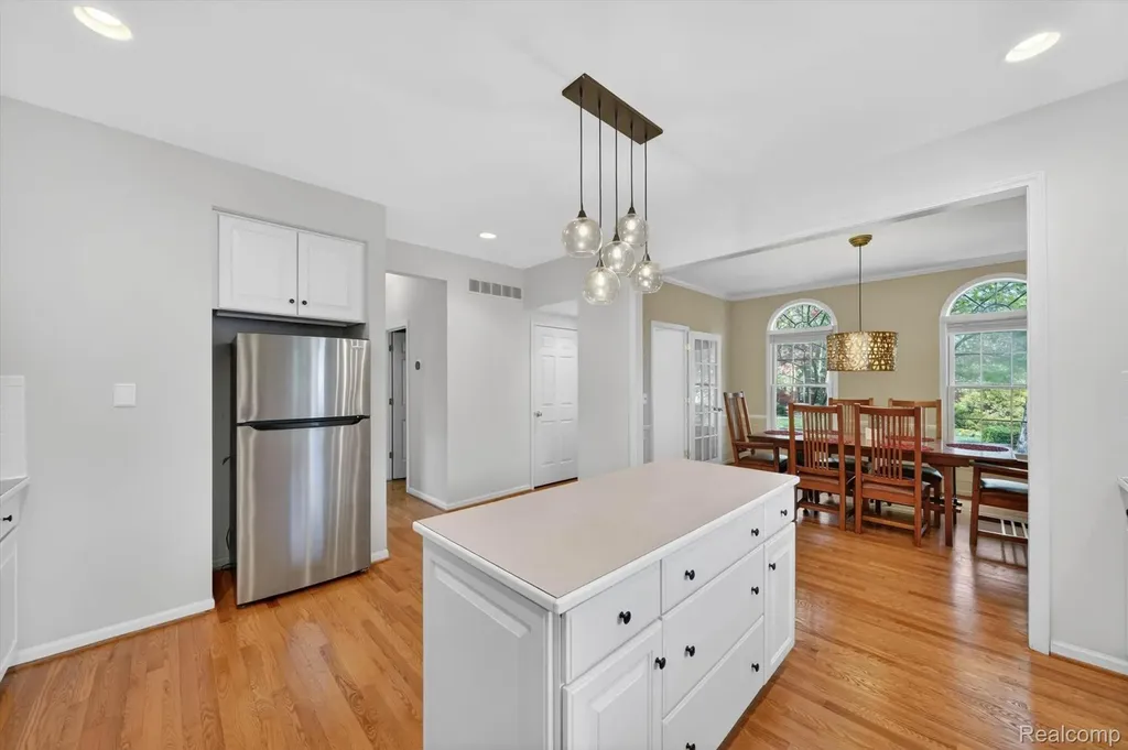 1112 Vernier Road Grosse Pointe Woods City MI 48236