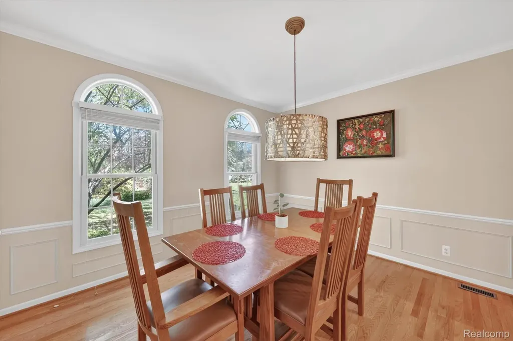 1112 Vernier Road Grosse Pointe Woods City MI 48236