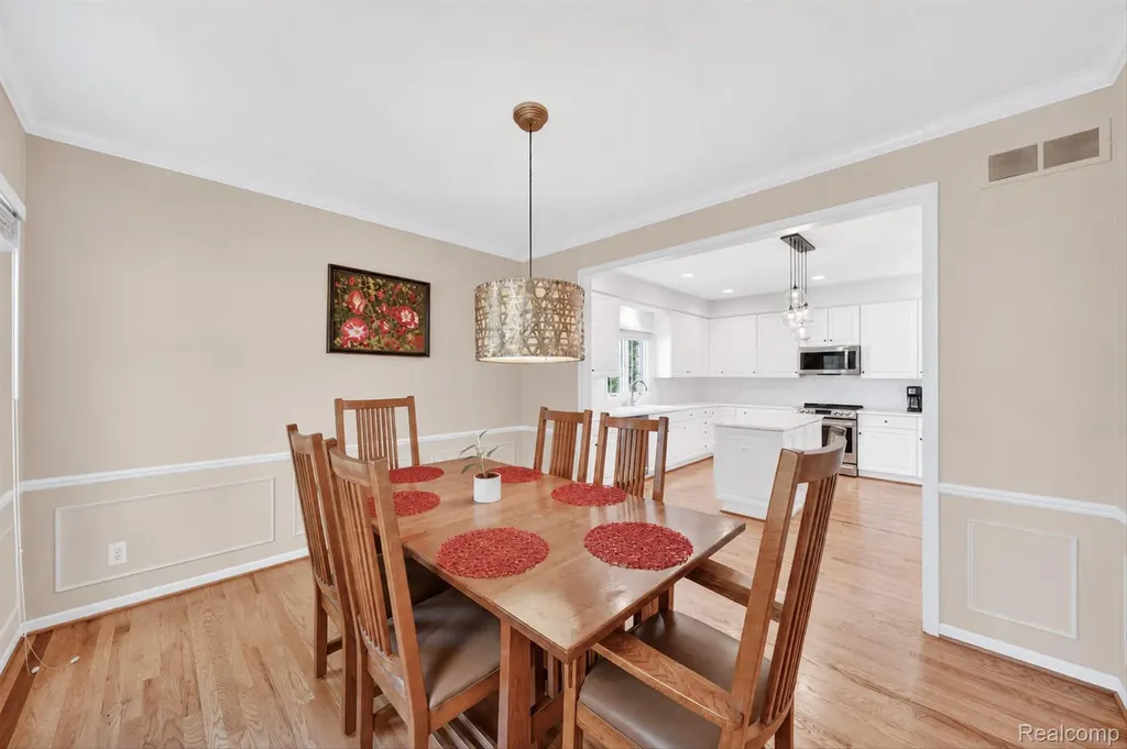 1112 Vernier Road Grosse Pointe Woods City MI 48236