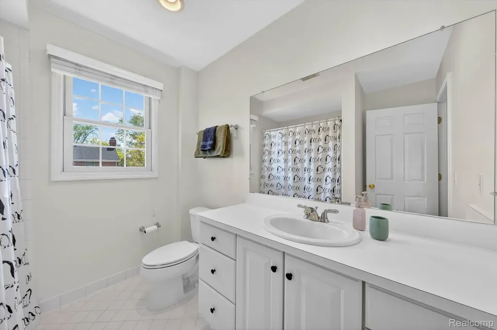 1112 Vernier Road Grosse Pointe Woods City MI 48236