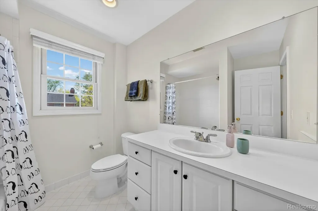 1112 Vernier Road Grosse Pointe Woods City MI 48236