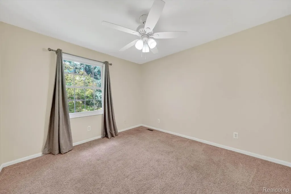 1112 Vernier Road Grosse Pointe Woods City MI 48236