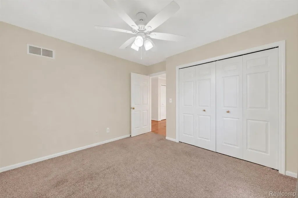 1112 Vernier Road Grosse Pointe Woods City MI 48236