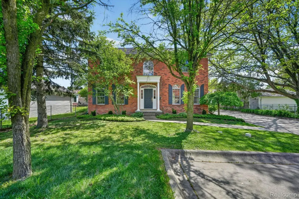 1112 Vernier Road Grosse Pointe Woods City MI 48236