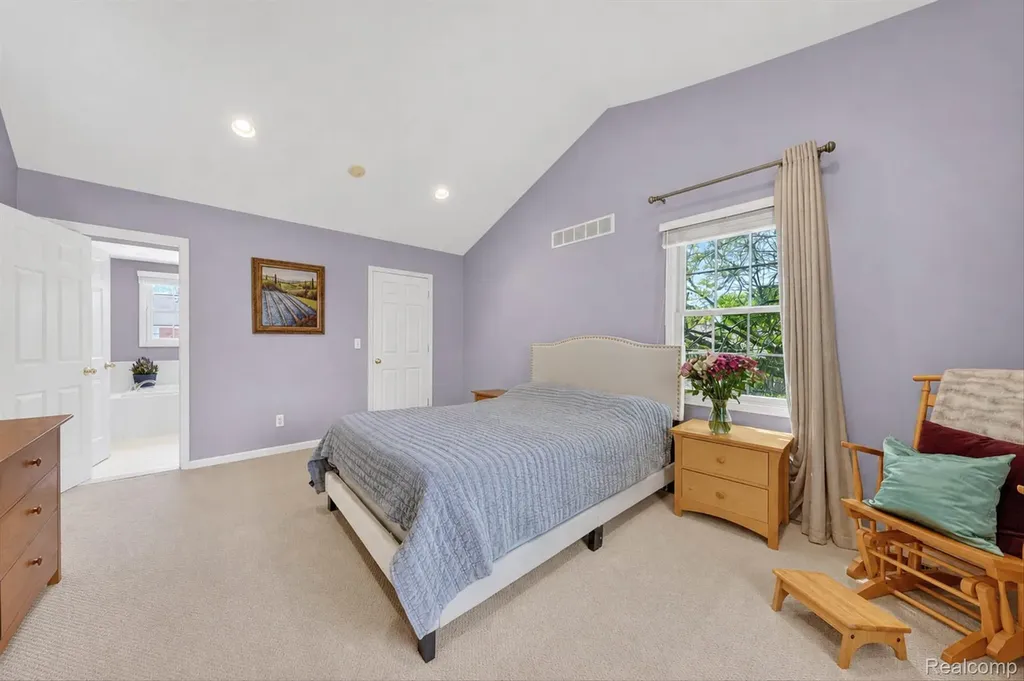 1112 Vernier Road Grosse Pointe Woods City MI 48236