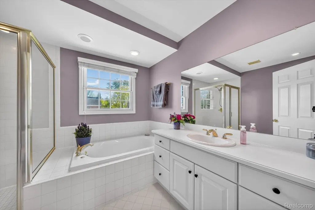 1112 Vernier Road Grosse Pointe Woods City MI 48236