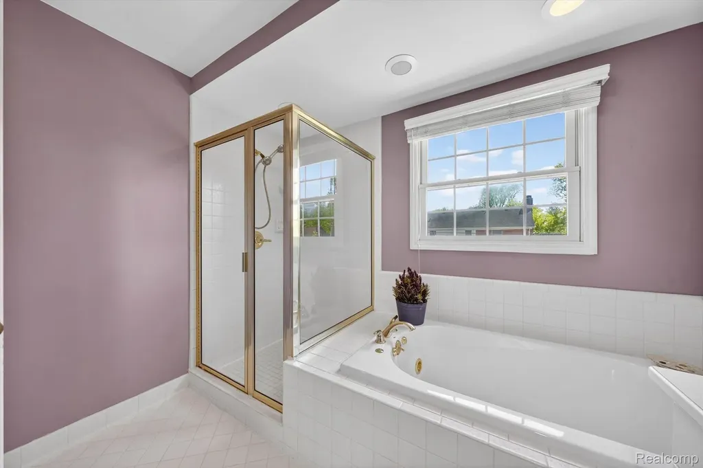 1112 Vernier Road Grosse Pointe Woods City MI 48236