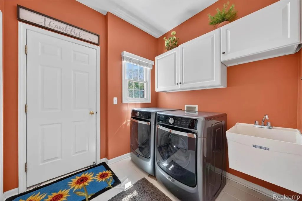 1112 Vernier Road Grosse Pointe Woods City MI 48236