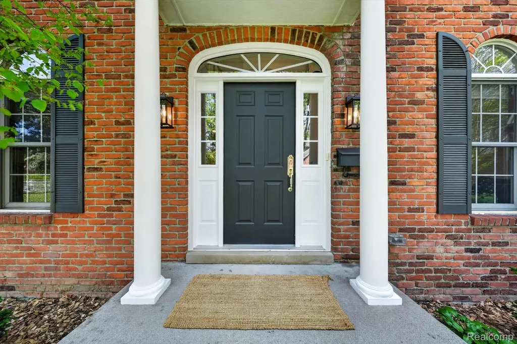 1112 Vernier Road Grosse Pointe Woods City MI 48236