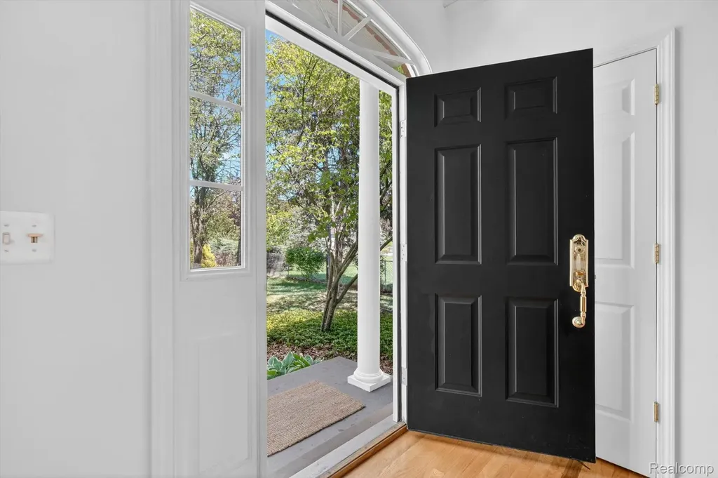 1112 Vernier Road Grosse Pointe Woods City MI 48236
