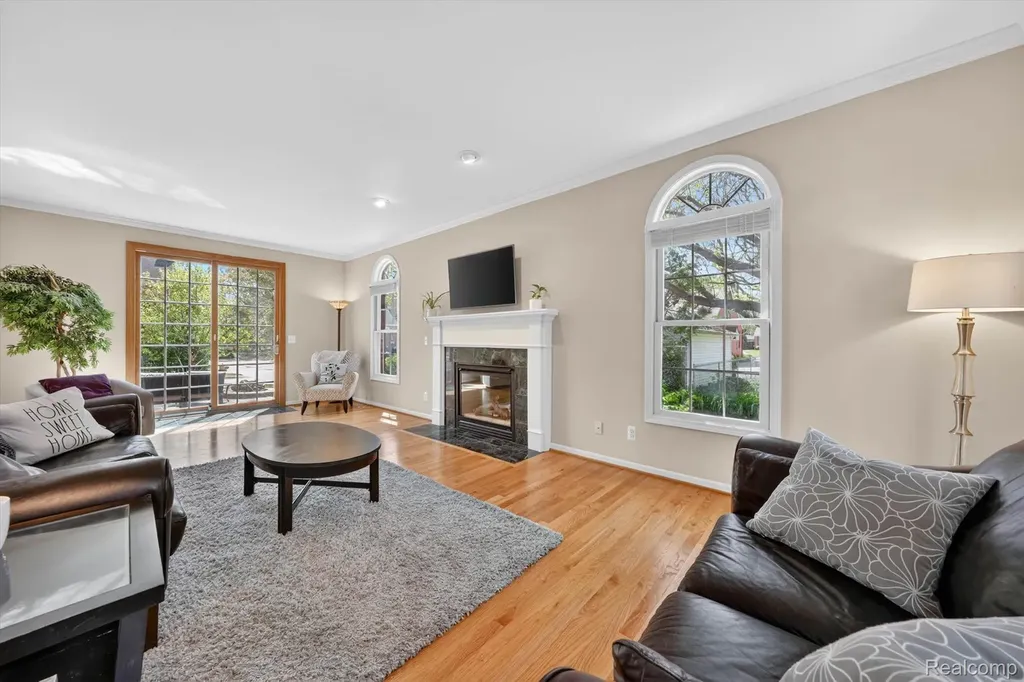 1112 Vernier Road Grosse Pointe Woods City MI 48236