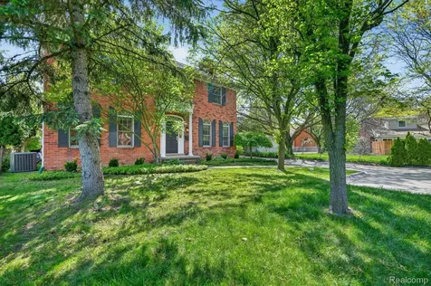 1112 Vernier Road Grosse Pointe Woods City MI 48236