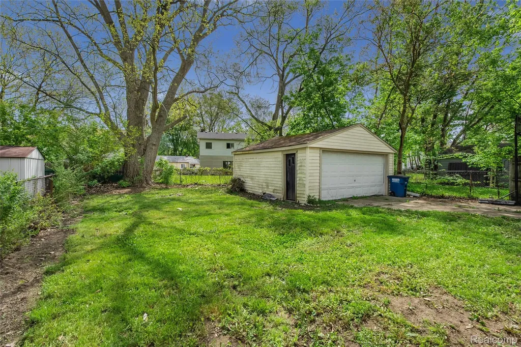 32565 Mason Street Westland City MI 48186