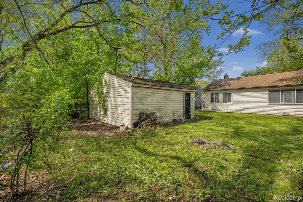 32565 Mason Street Westland City MI 48186
