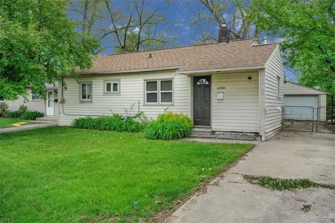 32565 Mason Street Westland City MI 48186
