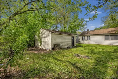 32565 Mason Street Westland City MI 48186