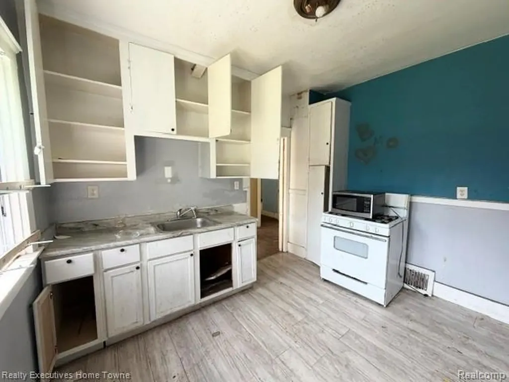 13524 Faust Avenue Detroit City MI 48223