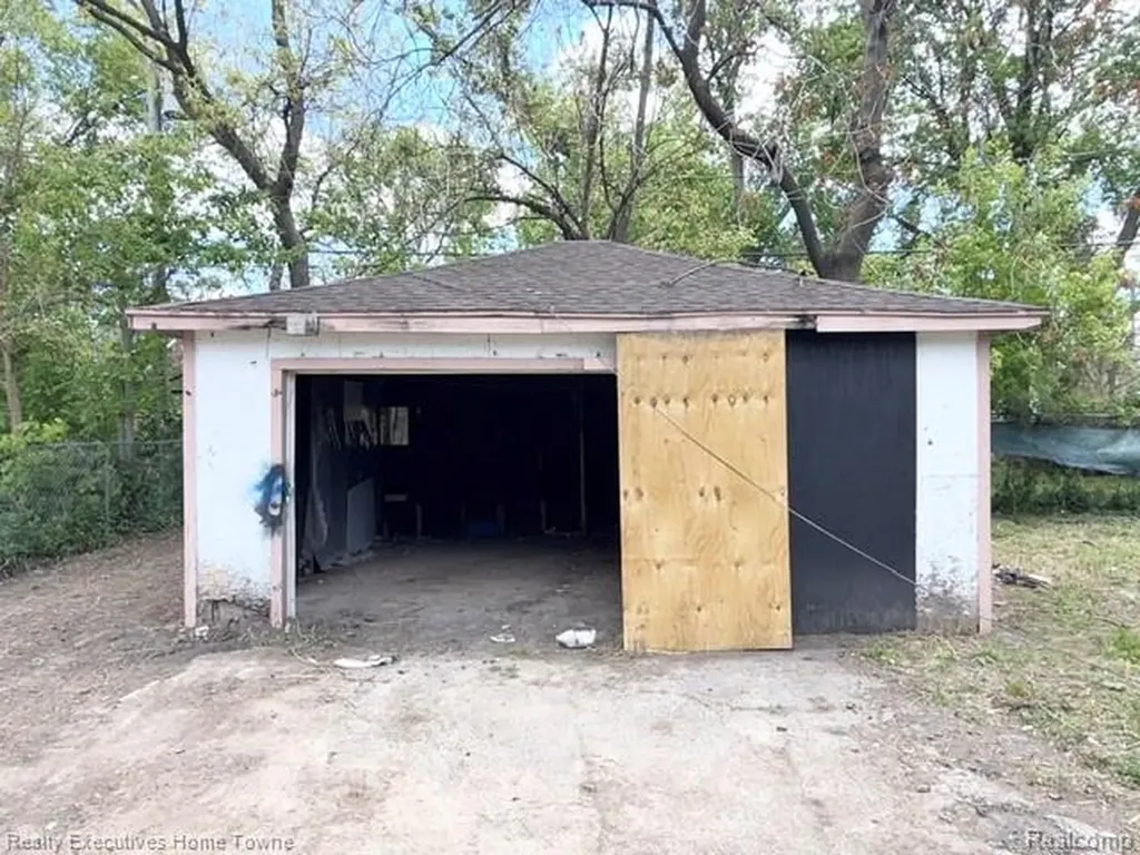 13524 Faust Avenue Detroit City MI 48223