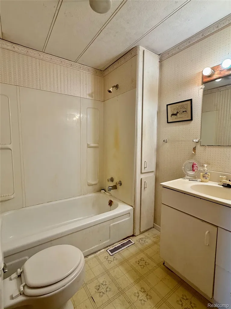 4380 N Blissfield Highway Ridgeway Township MI 49229
