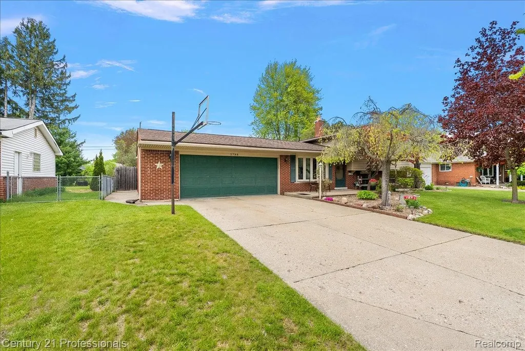 5788 Strathdon Way Waterford Charter Township MI 48327