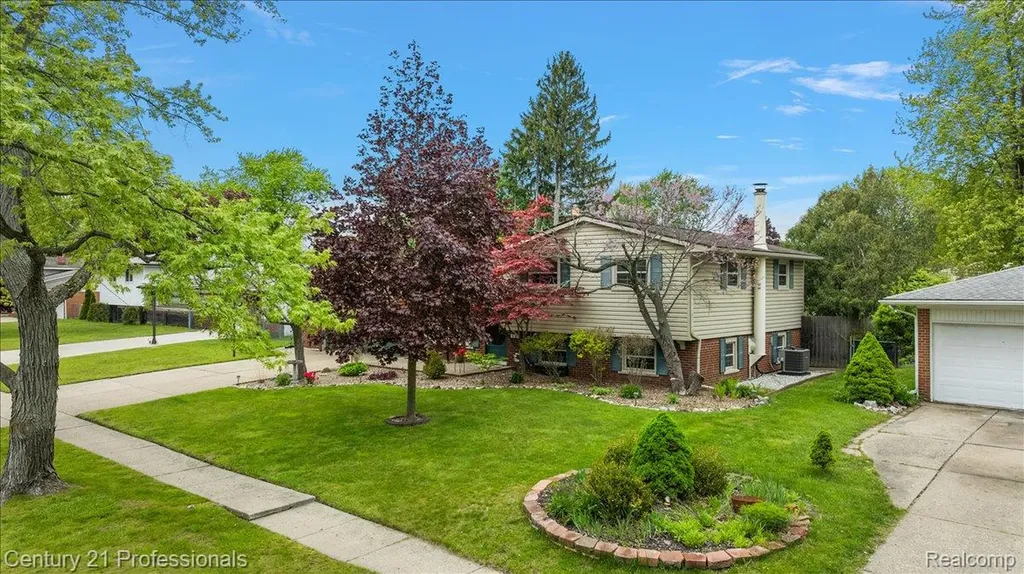 5788 Strathdon Way Waterford Charter Township MI 48327