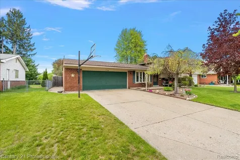5788 Strathdon Way Waterford Charter Township MI 48327