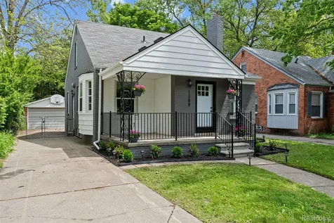 1388 Vernier Road Grosse Pointe Woods City MI 48236