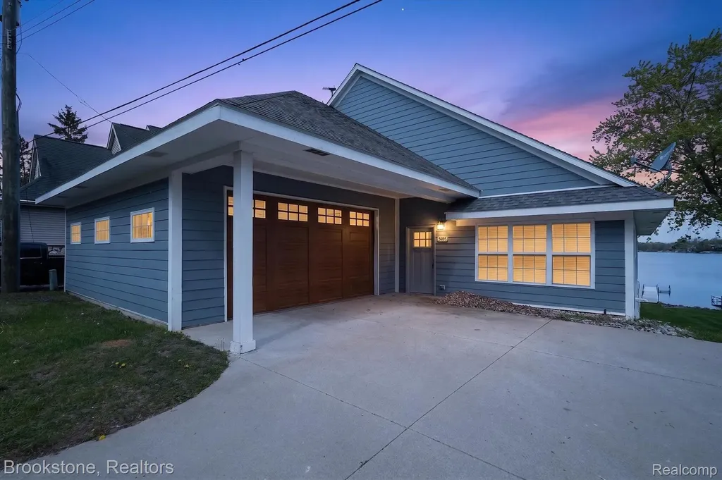 3695 Lotus Drive Waterford Charter Township MI 48329