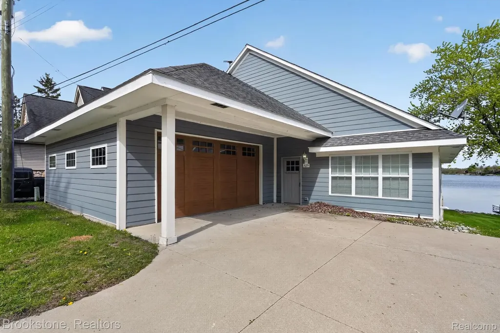 3695 Lotus Drive Waterford Charter Township MI 48329