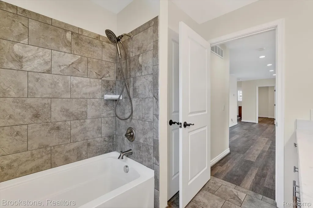 3695 Lotus Drive Waterford Charter Township MI 48329