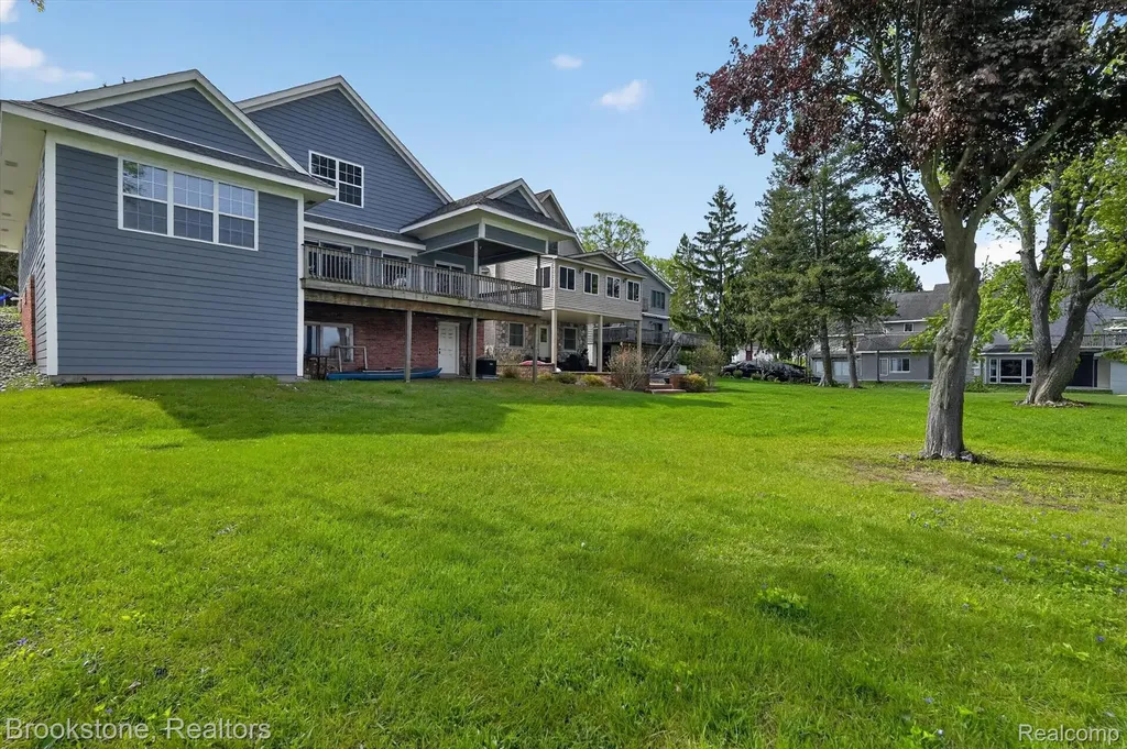 3695 Lotus Drive Waterford Charter Township MI 48329